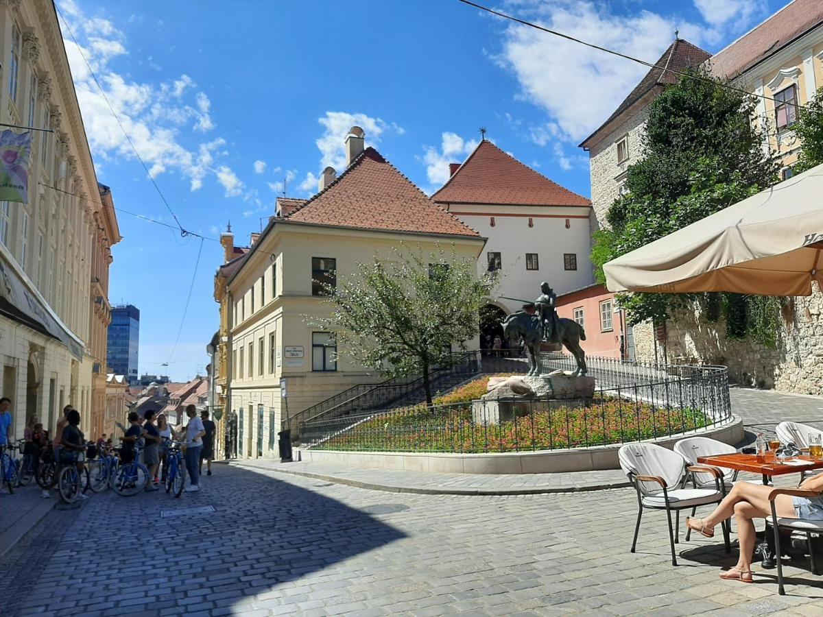 Apartment Azalea Загреб Екстериор снимка