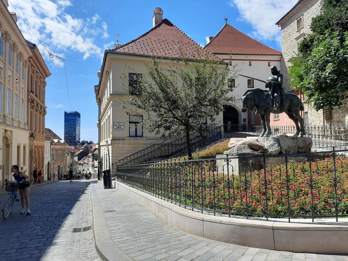 Apartment Azalea Загреб Екстериор снимка