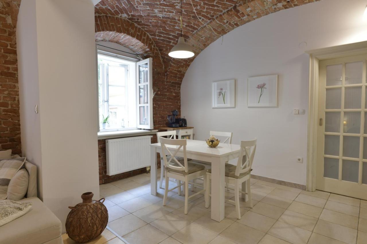 Apartment Azalea Загреб Екстериор снимка