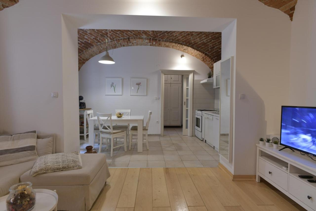 Apartment Azalea Загреб Екстериор снимка