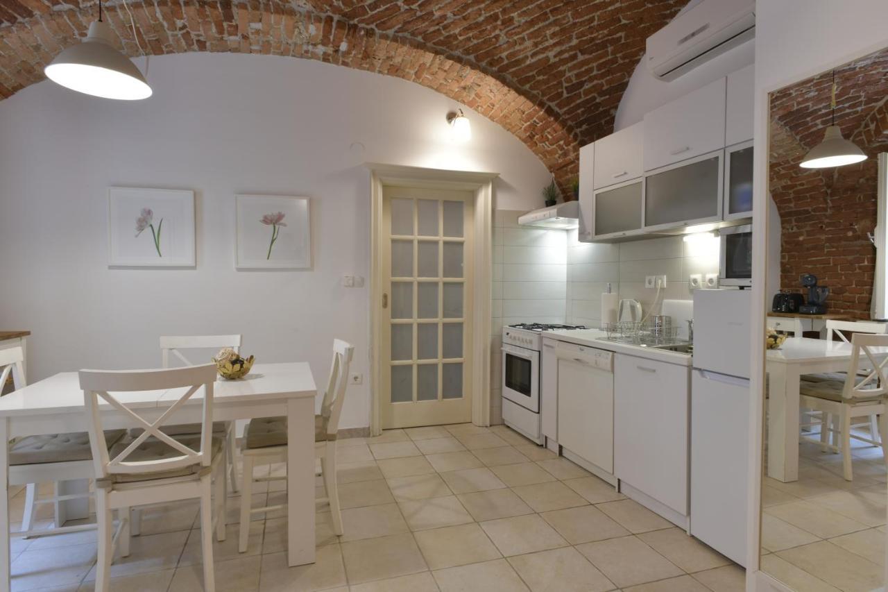 Apartment Azalea Загреб Екстериор снимка